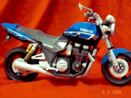 xjr1300_02.jpg