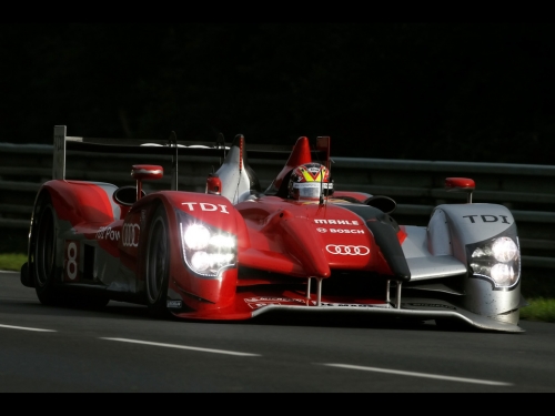 2010-Audi-R15-TDI-at-Le-Mans-Benoit-Treluyer-2-1024x768.jpg