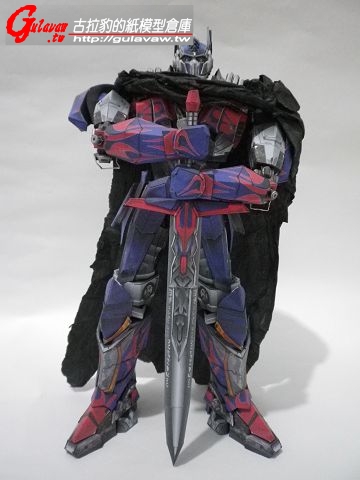 Optimus with sword_01.jpg